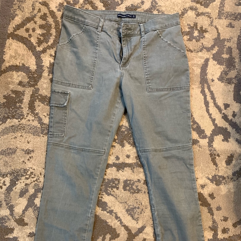 Abercrombie & Fitch ankle length skinny cargos